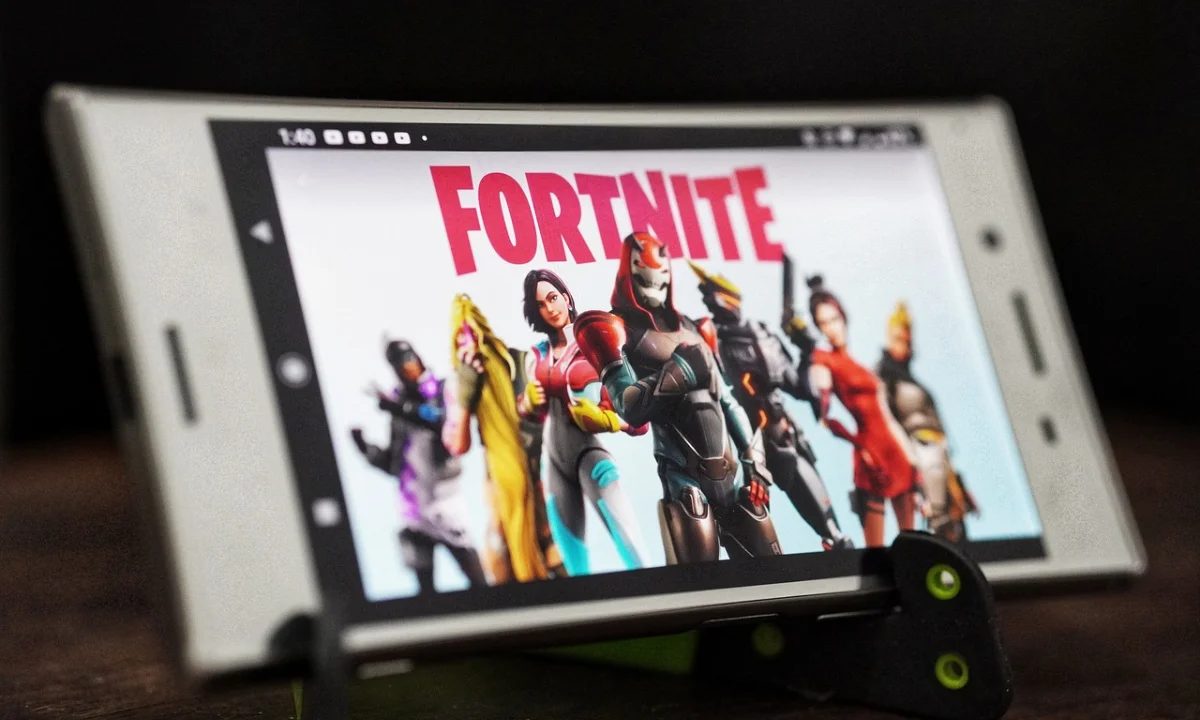 فورتنايت لعبة مجانية وسلبياتها